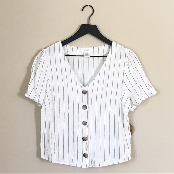 URBAN Romantics Tops - NWT Urban Romantics button front top